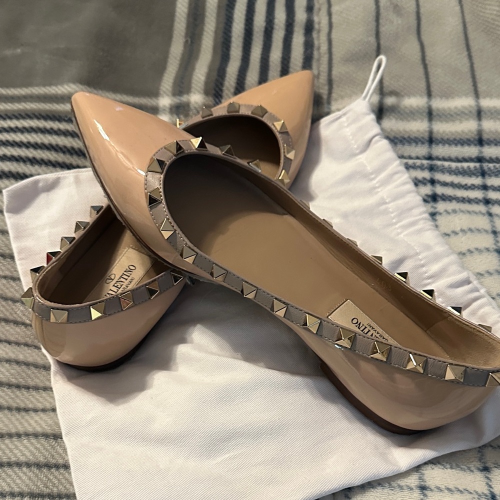 Valentino Garavani Nude Patent Leather Rockstud Pointed Flats